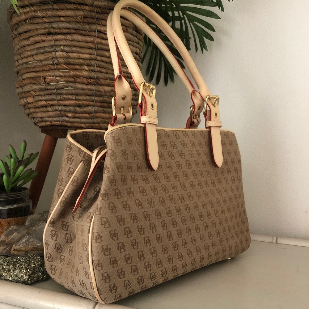 *** Dooney and Bourke *** Monogrammed Satchel Purse